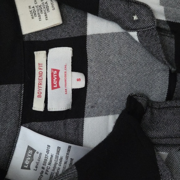 Levi's Checkered Boyfriend Shirt - Picture 3 of 6